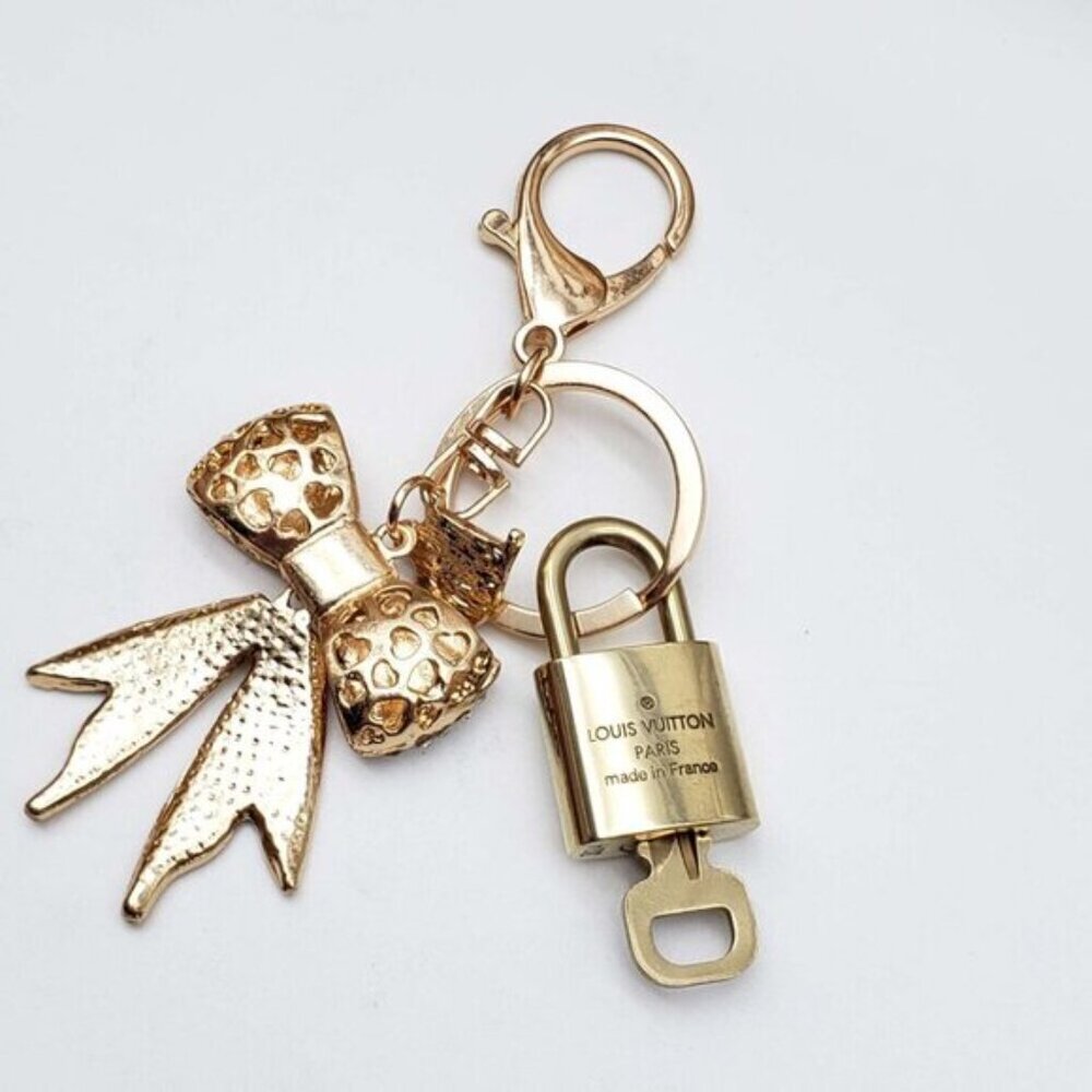 LV Gold Padlock Authentic 🔑 Luxury Bag Charm w/ Unbranded Ribbon Keychain - Picture 5 of 7